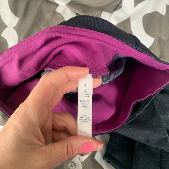 Unique Lululemon Crops - Picture 3 of 4